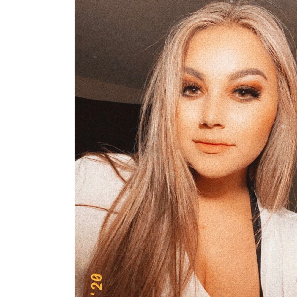 Meet your Posher, Alexis